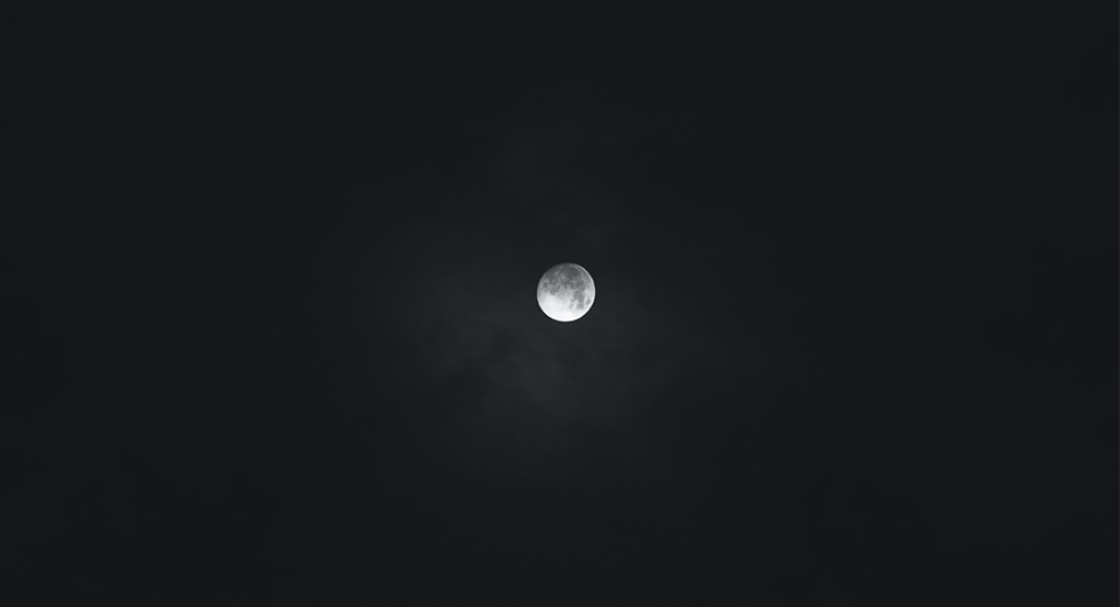 Black-colour-sky-with-a-moon